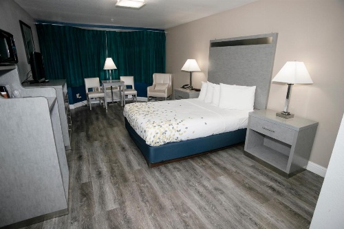 Anchor Beach Inn image 18