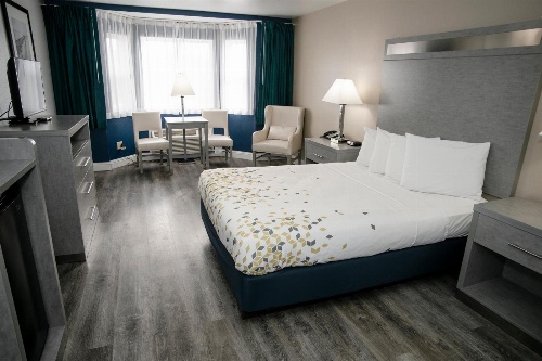 Anchor Beach Inn image 2
