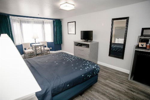 Anchor Beach Inn image 3