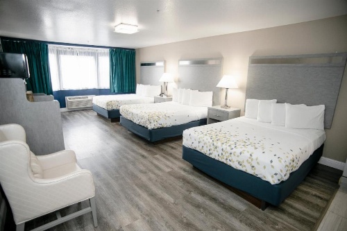 Anchor Beach Inn image 30