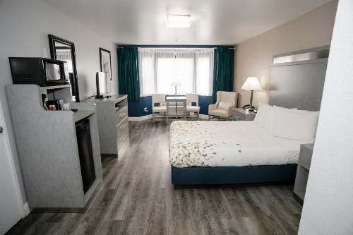 Anchor Beach Inn image 36