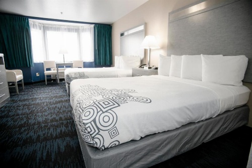 Anchor Beach Inn image 37